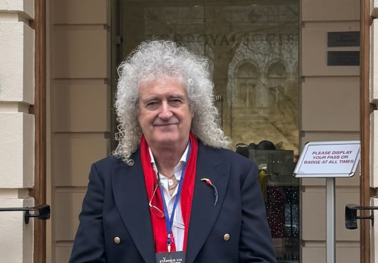 Brian May Perdengarkan Lagu Queen Bertema Natal yang Terkubur Sejak 1974