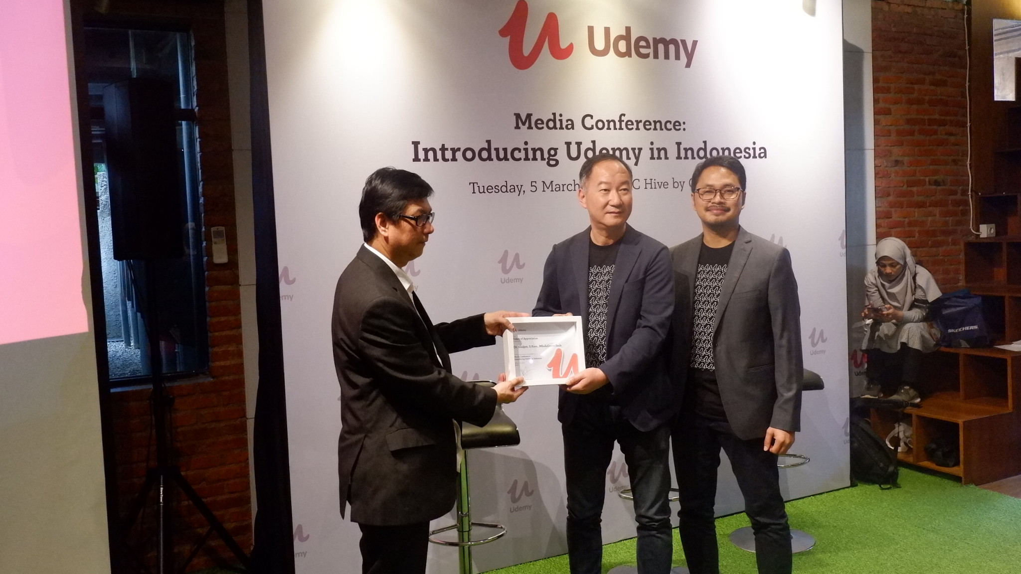 Belajar Sekaligus Mengajar Bersama Udemy
