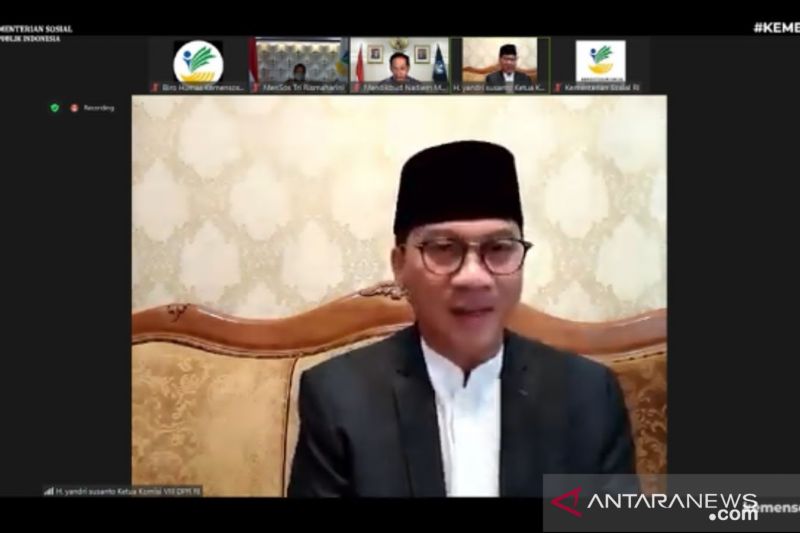 DPR Sebut Komik Superman Biseksual Rusak Moral Bangsa