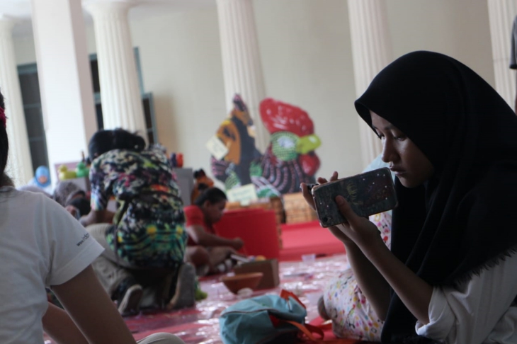Bocah-bocah yang ikut ke museum tampak antusias untuk belajar (Sumber: Doc. Ilyas)