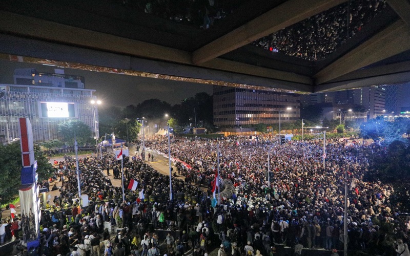 Suasana terkini massa aksi depan Gedung Bawaslu