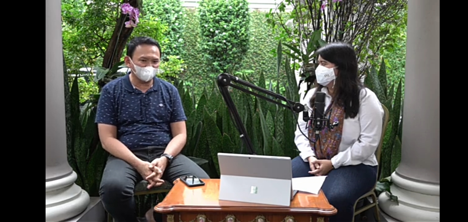 Ahok dalam Youtube kanal BTP bersama dengan anggota DPRD DKI Fraksi PDI Perjuangan, Ima Mahdiah, Senin (7/12). (Foto: MP/Istimewa)