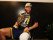 Stephen Curry Raih MVP NBA 2022