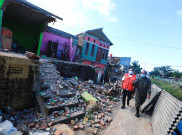 103 Bangunan di Sepanjang Sungai Cidurian Dibongkar