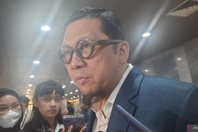 Ketua Komisi II DPR Ahmad Doli Kurnia Tandjung usai RDP Komisi II dengan KPU, Badan Pengawas Pemilu (Bawaslu) RI, Dewan Kehormatan Penyelenggara Pemilu (DKPP), dan Kementerian Dalam Negeri (Kemendagri) di Kompleks Parlemen, Jakarta, Rabu (17/5/2023). ANTARA/Narda Margaretha Sinambela