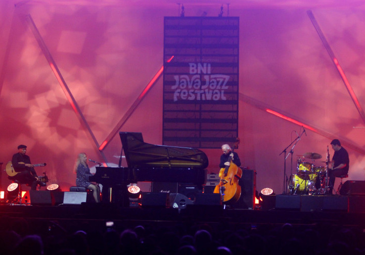 Aksi Memukau Pianis Eliane Elias dalam Gelaran Java Jazz Festival 2024