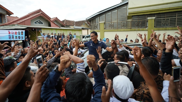 Ratusan Warga Hadang Sandi di Pasar Cikijang, Jabar