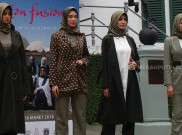 Tampil Feminin dengan Army Look