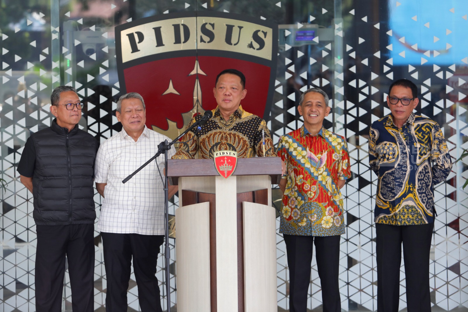 Jampidsus Febrie Adriansyah Berikan Keterangan Pers di Kejagung Jakarta
