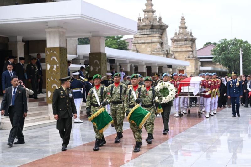 3 Hari Berkabung Nasional Wafatnya Try Sutrisno, Institusi Negara Wajib Pasang Bendera Setengah Tiang