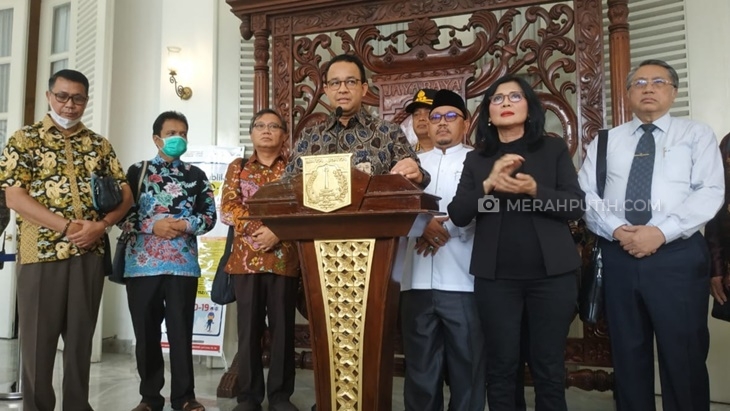  Pasien Corona Meningkat, Anies Tunda Salat Jumat Dua Minggu ke Depan