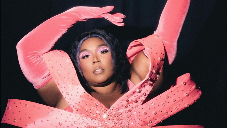 Lizzo Dituduh Lakukan Pelecehan Seksual dan Fat-Shamming