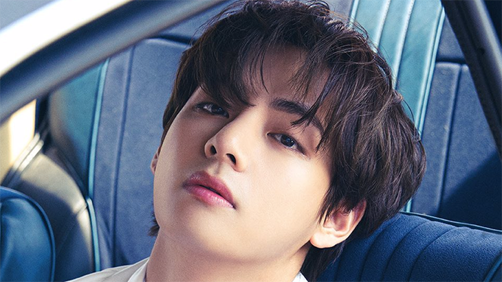 Alami Sakit Tenggorok Ringan, V BTS  Positif COVID-19