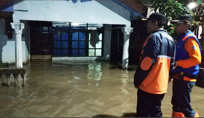 Pemprov DKI Andalkan Satgas dan Karung Lawan Sampah Plus Banjir