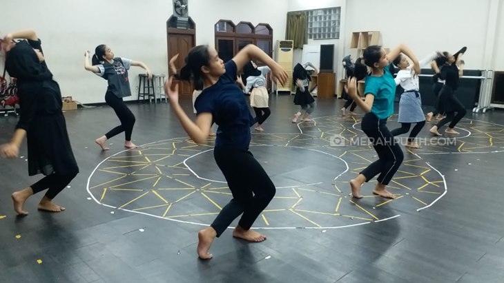 Tari Balet dengan Sentuhan Betawi ala Siswa SMK