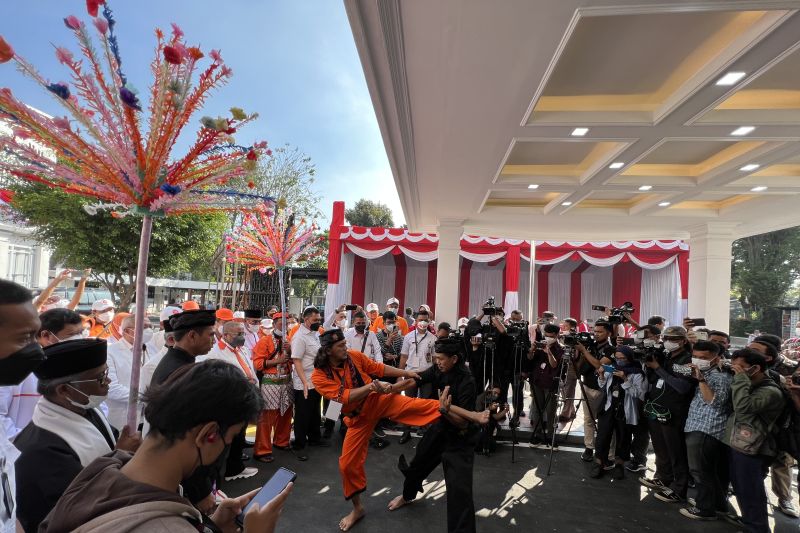 Bawa Tradisi Palang Pintu saat Daftar, PKS Ingin Pemilu Dalam Suasana Gembira
