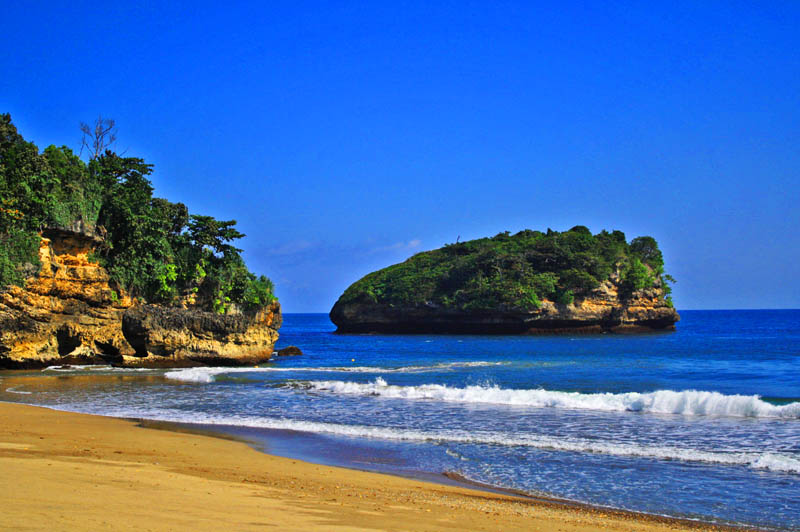 Pantai Sendang Biru