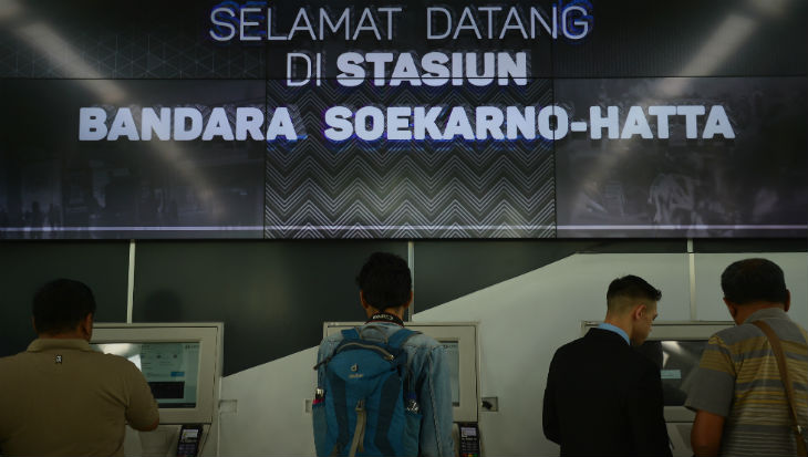 Habiskan Liburan Cuti Bersama, Warga Jakarta Coba Kereta Bandara