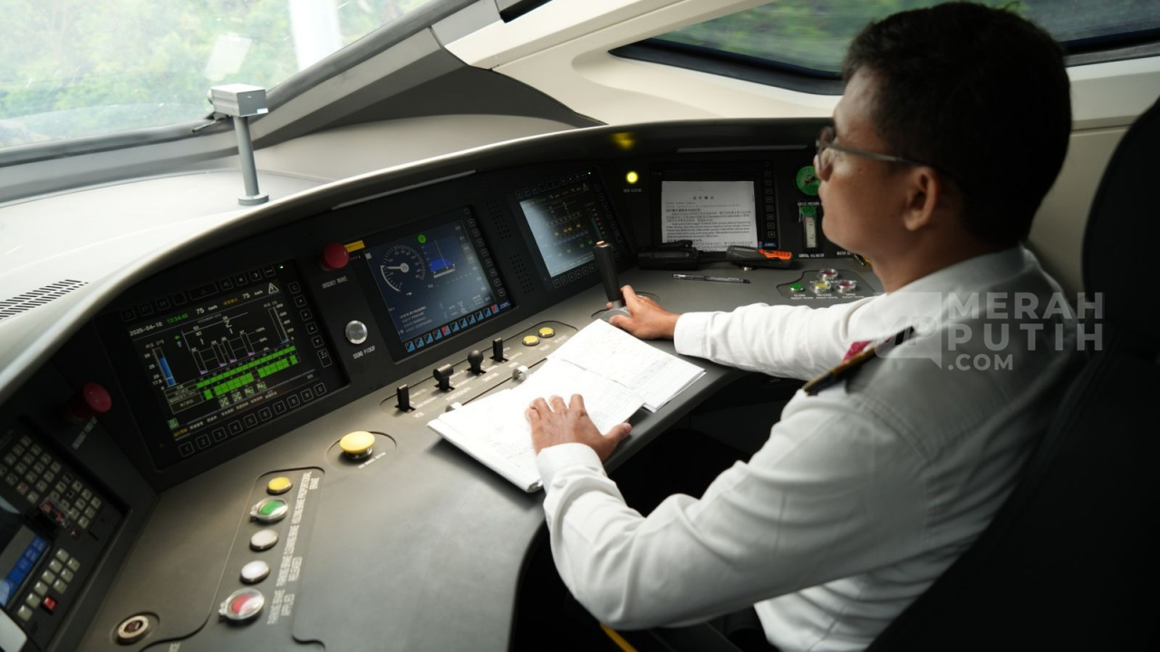 Seluruh Perjalanan Kereta Cepat Jakarta - Bandung Dikemudikan Masinis dan Teknisi Indonesia per 10 April 2025