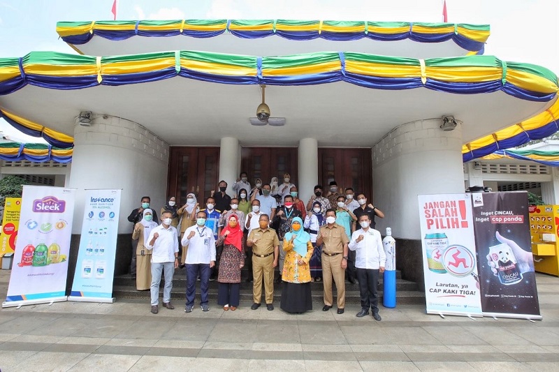 Pemberian bantuan csr di Bandung. (Foto: Humas Kota Bandung)
