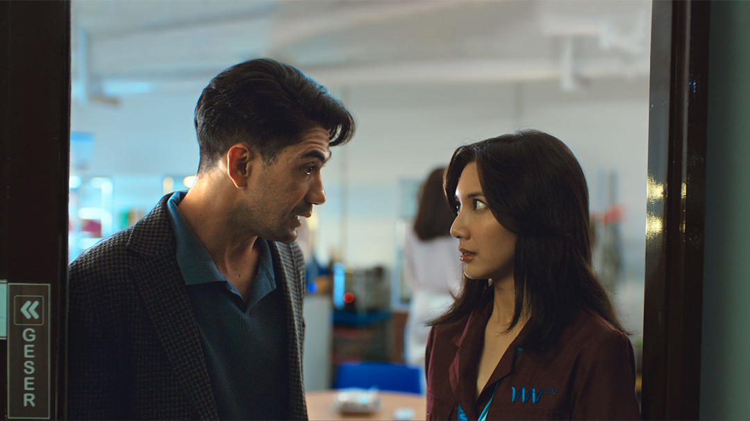 Netflix Umumkan Rom-Com Baru, Dibintagi Reza Rahadian dan Sheila Dara Aisha 