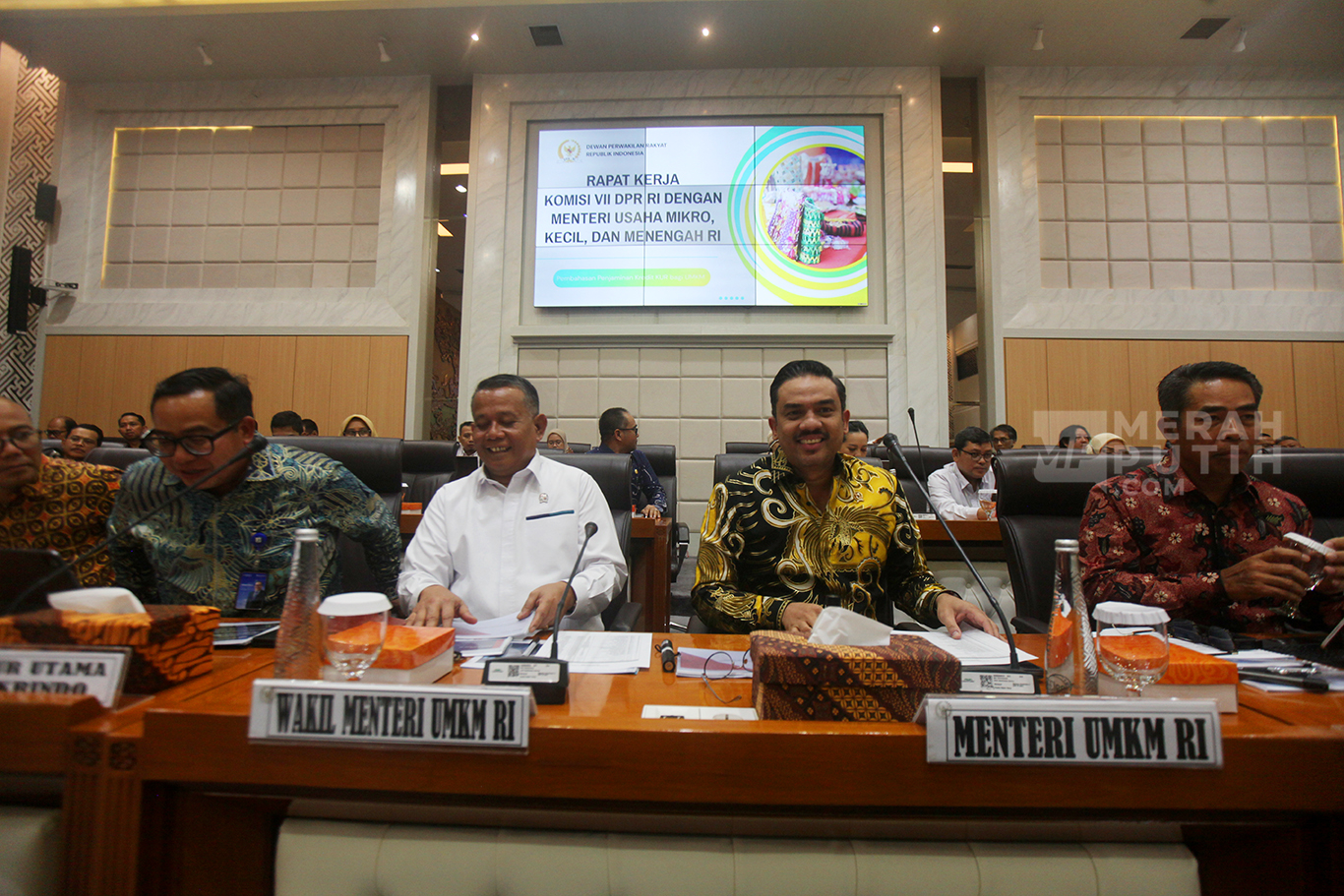 Raker Menteri UMKM Maman Abdurrahman dengan Komisi VII DPR bahas Penyaluran KUR