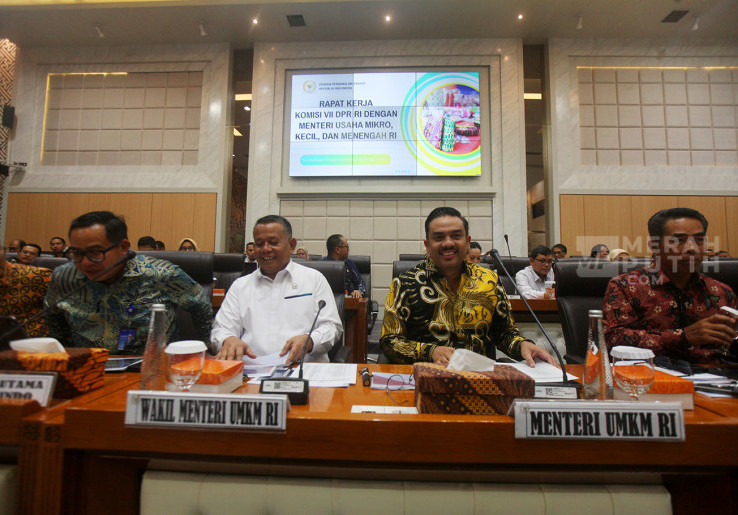 Raker Menteri UMKM Maman Abdurrahman dengan Komisi VII DPR bahas Penyaluran KUR