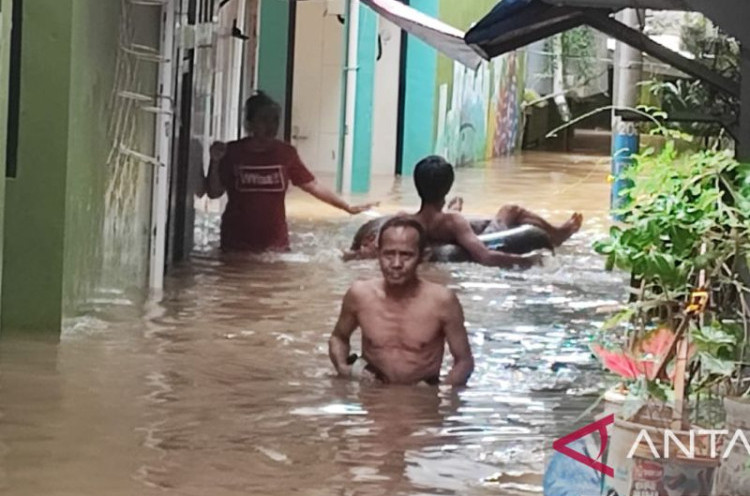 5 Ruas Jalan dan 104 RT Jakarta Terendam Banjir, 245 Jiwa Mengungsi