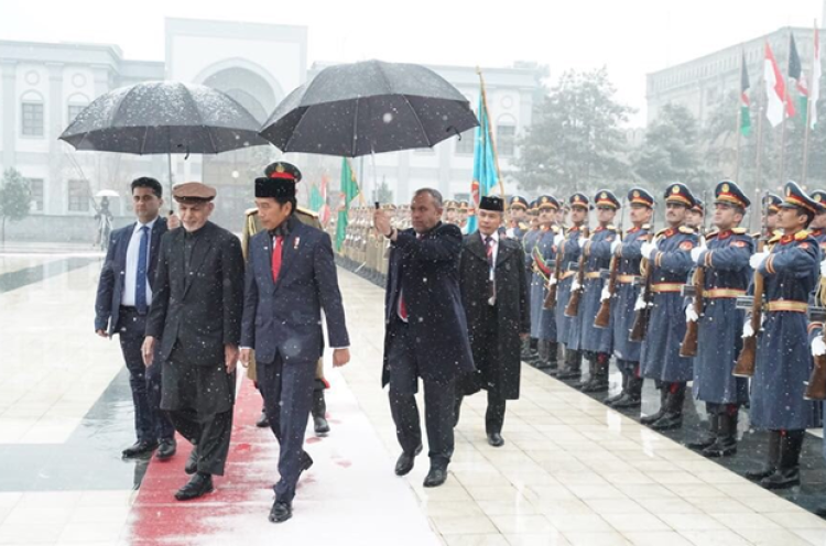 Tak Gentar dengan Teror, Jokowi Tolak Pakai Rompi Antipeluru Saat Kunjungi Afghanistan
