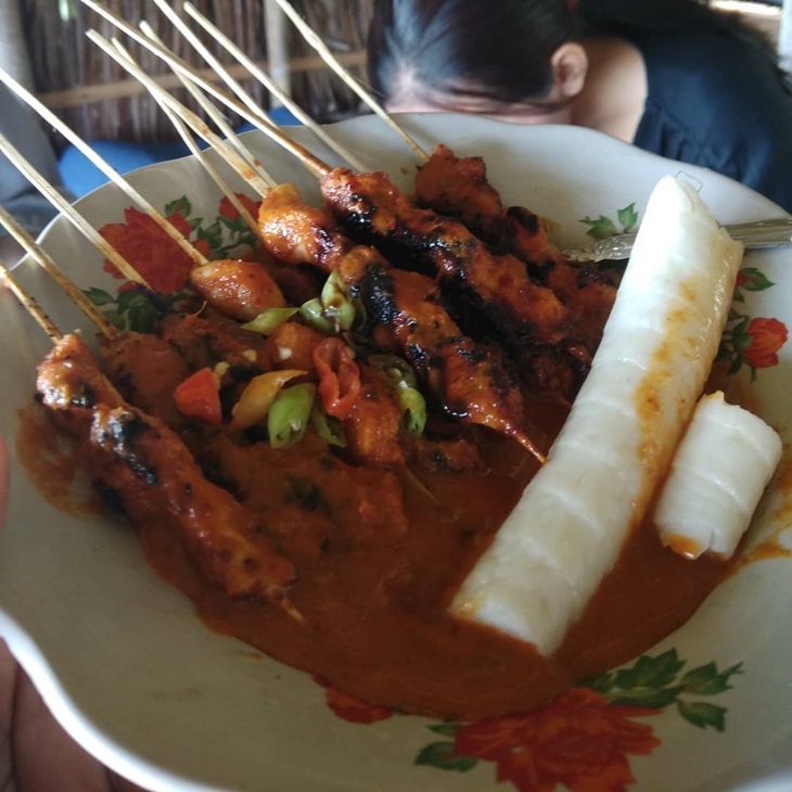 Sate bulayak. (Foto: instagram.com/apakabardiet)