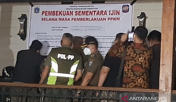 Polisi Segel Shamrock Kitchen & Bar karena Diduga Langgar PPKM