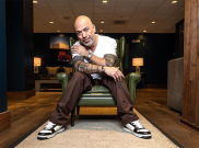 Jo Koy Terpilih Jadi Host Golden Globes