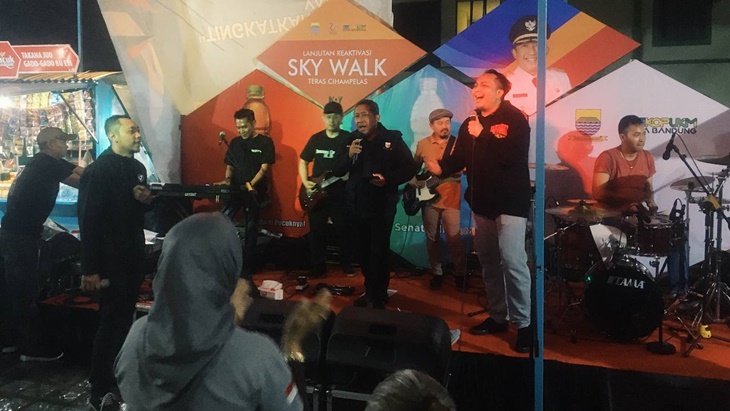 Album Kompilasi Musik Trotoar ala Kelompok Penyanyi Jalanan Bandung