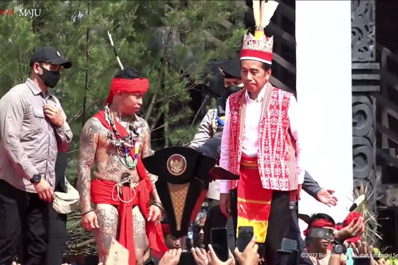 Jokowi Minta Dukungan Suku Dayak Bangun IKN di Kaltim