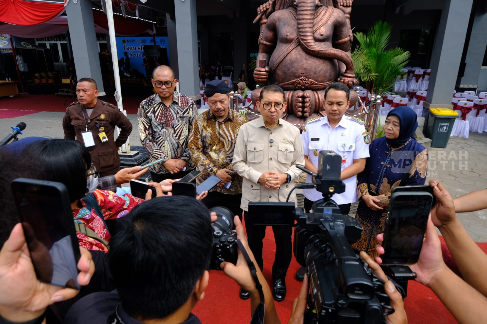 Ogah Ikut Campur Konflik 2 Raja, Menbud Fadli Zon Tegaskan Revitalisasi Keraton Solo Jalan Terus