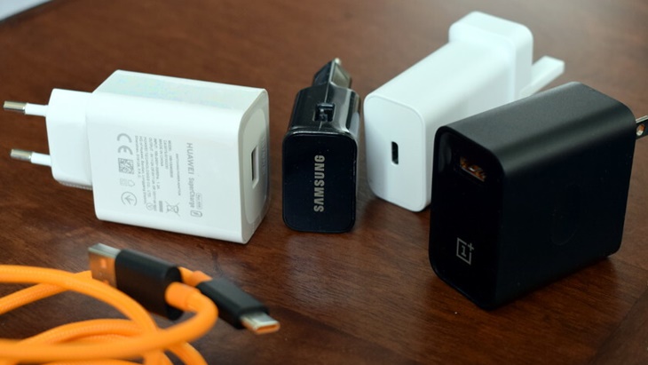 Per 2021, Ponsel Samsung Dijual Tanpa Charger?