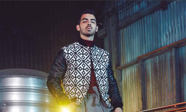 Selamat! Joe Jonas Resmi Bertunangan dengan Shopie Turner