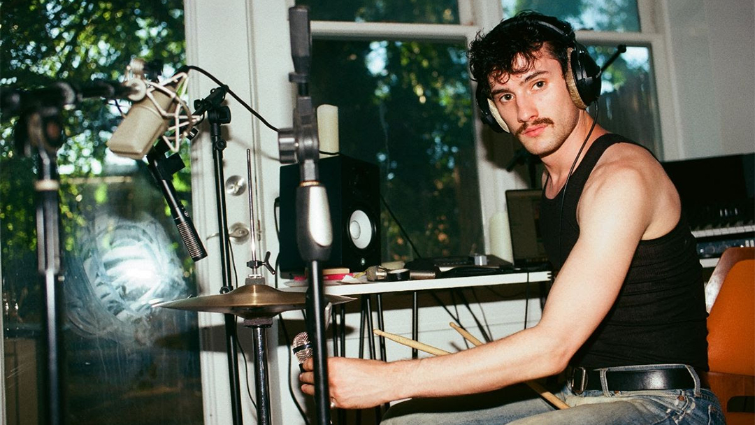  Charlie Burg Kembali lewat Single ‘Reach’, Musik yang Mewakili Kehidupannya