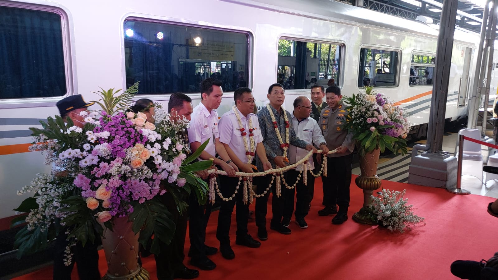 Dongkrak Kunjungan Wisata Solo, PT KAI Launching KA Banyubiru Dan ...