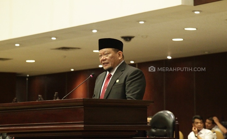 Ketua DPD RI La Nyalla Mattalitti memimpin sidang perdana para senator di Gedung Parlemen, Jakarta, Rabu (2/10) (MP/Ponco Sulaksono)