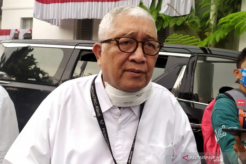 Ketua Tim Riset Uji Klinis Vaksin COVID-19 Sinovac, Prof Kusnandi Rusmil. (ANTARA/Bagus Ahmad Rizaldi)