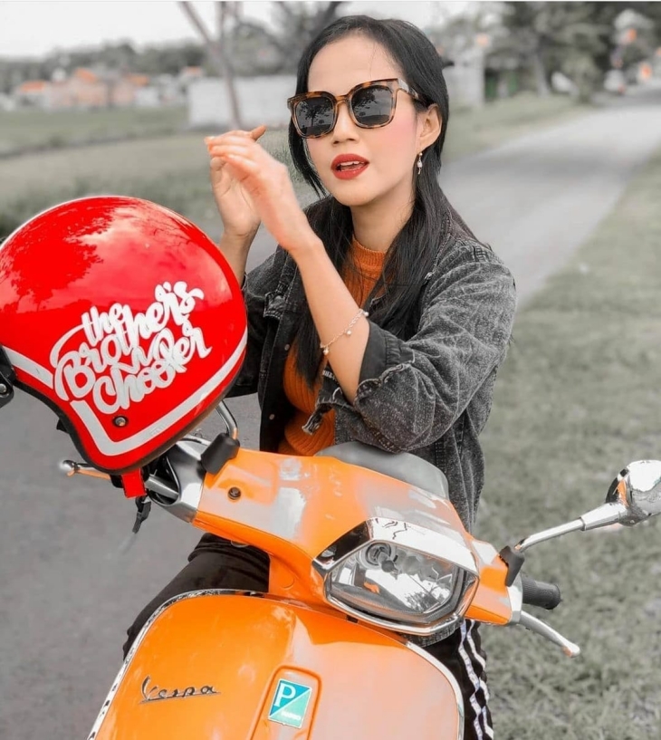 Iri Bilang Bos! Ini Gaya Tongkrongan 'Dedek-Dedek' Vespa Matic