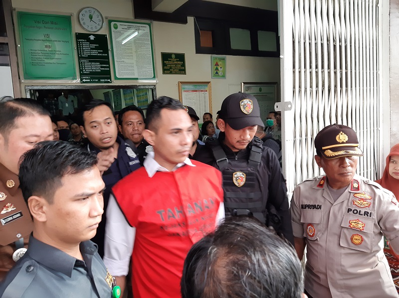 pelaku penyiraman novel