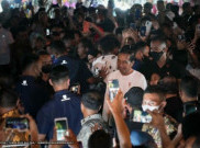 Jokowi Diberi Gelar Adat Kesultanan hingga Bagi-bagi BLT