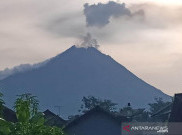 Gunung Merapi Erupsi, Warga Magelang Tetap Pergi ke Ladang