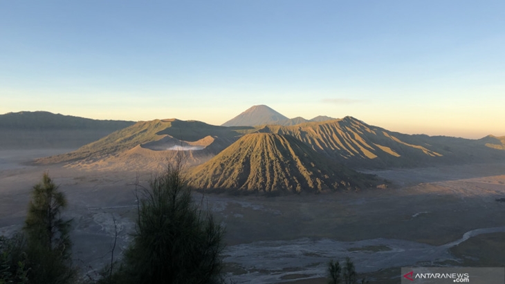 Gunung Semeru Erupsi, Dua Kecamatan Gelap Gulita