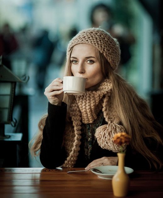 Mengonsumsi Kopi (Pinterest)