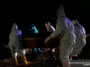 Kala 'Tangan Tuhan' Memohon Mukjizat Akhiri Badai Pandemi COVID-19