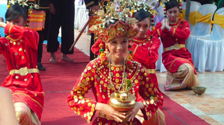 Tari Sekapur Sirih dari Jambi