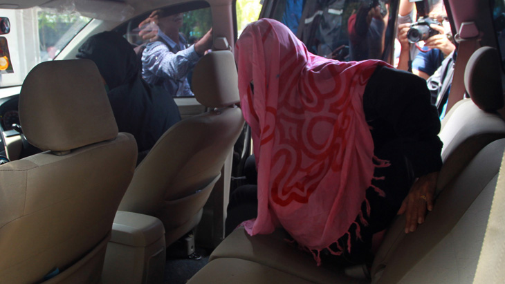 Tiba di KPK, Hakim Suryana Diam dan Tertunduk Saat Dicecar Wartawan